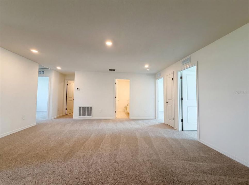 Active With Contract: $286,000 (4 beds, 2 baths, 2150 Square Feet)