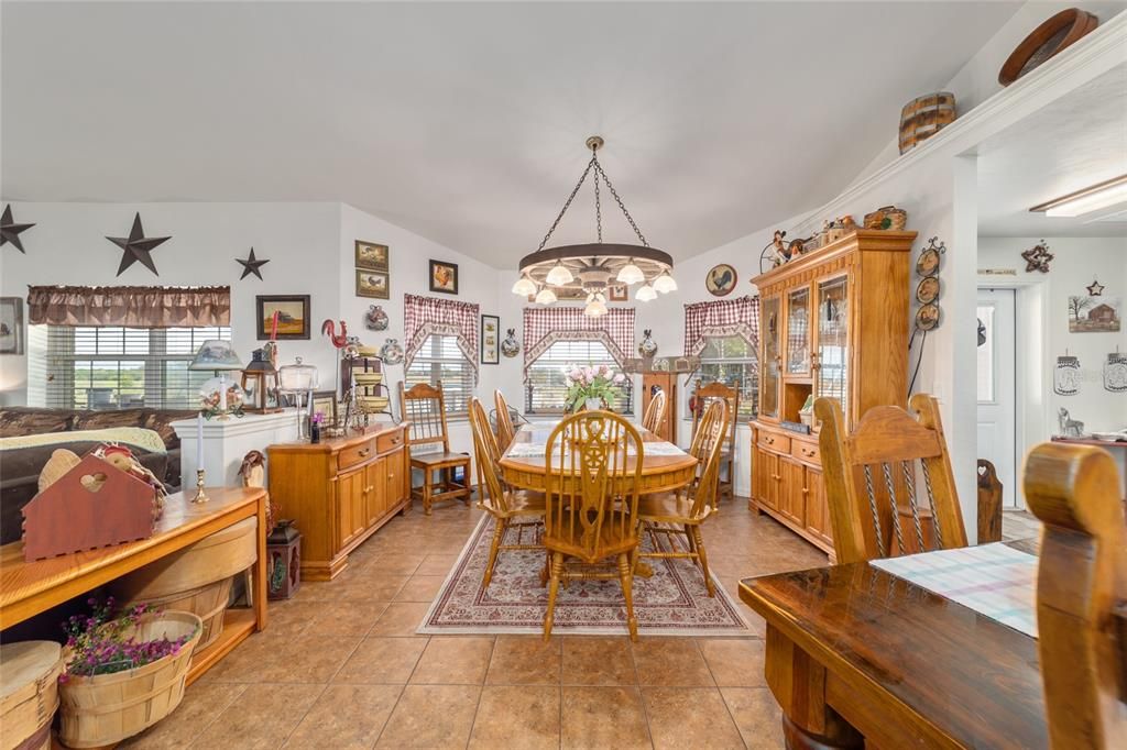 На продажу: $2,699,900 (4 спален, 3 ванн, 3713 Квадратных фут)