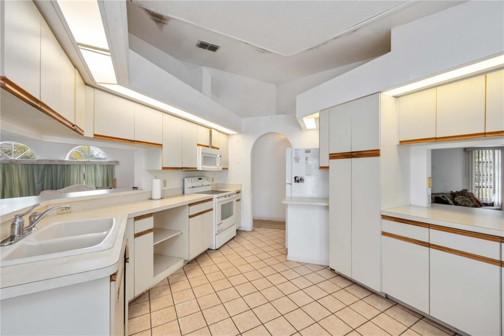 Activo con contrato: $350,000 (3 camas, 2 baños, 2050 Pies cuadrados)