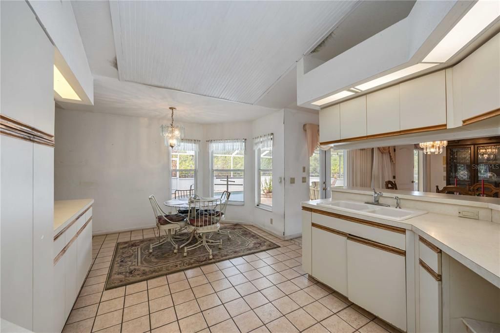 Activo con contrato: $350,000 (3 camas, 2 baños, 2050 Pies cuadrados)