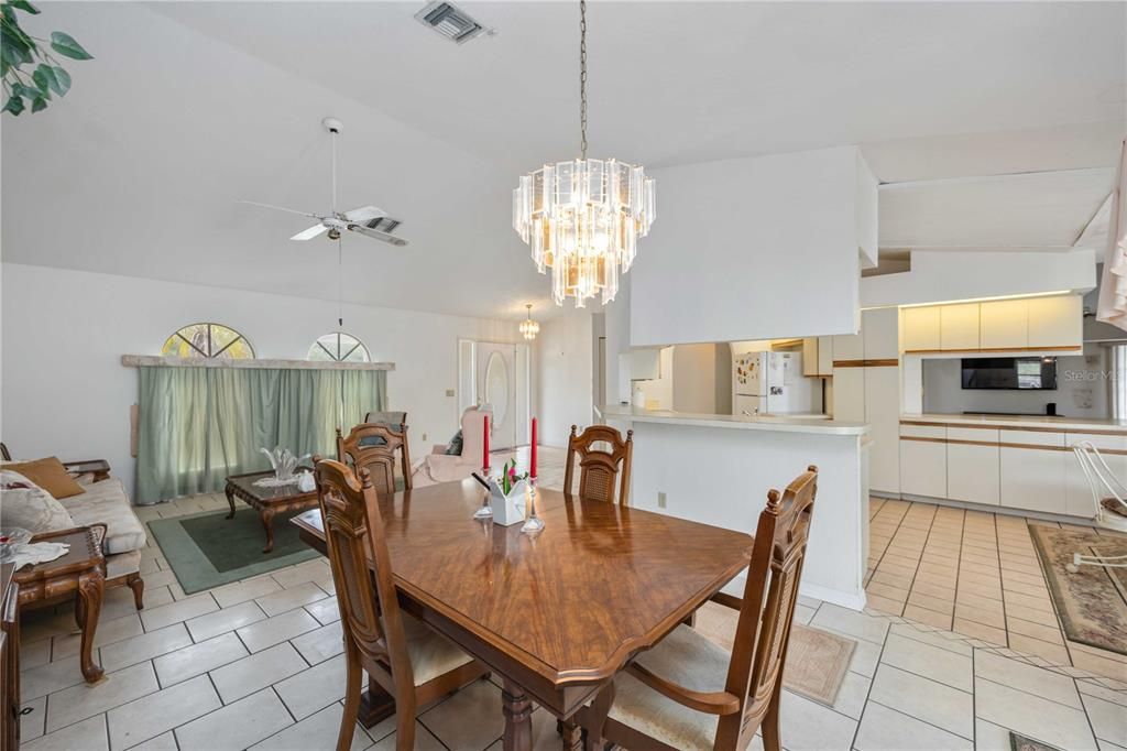 Activo con contrato: $350,000 (3 camas, 2 baños, 2050 Pies cuadrados)
