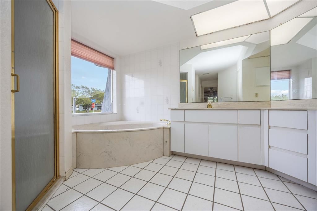 Activo con contrato: $350,000 (3 camas, 2 baños, 2050 Pies cuadrados)