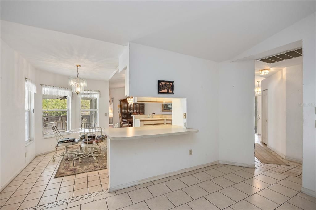Activo con contrato: $350,000 (3 camas, 2 baños, 2050 Pies cuadrados)