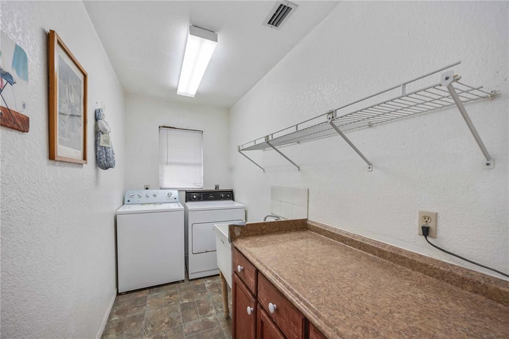 Activo con contrato: $350,000 (3 camas, 2 baños, 2050 Pies cuadrados)