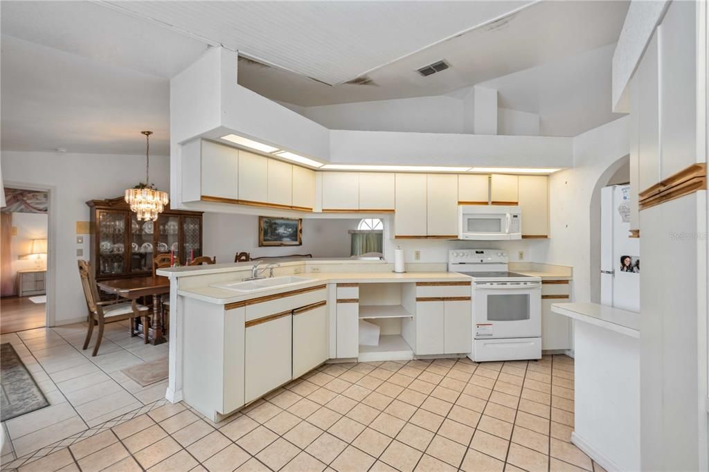 Activo con contrato: $350,000 (3 camas, 2 baños, 2050 Pies cuadrados)