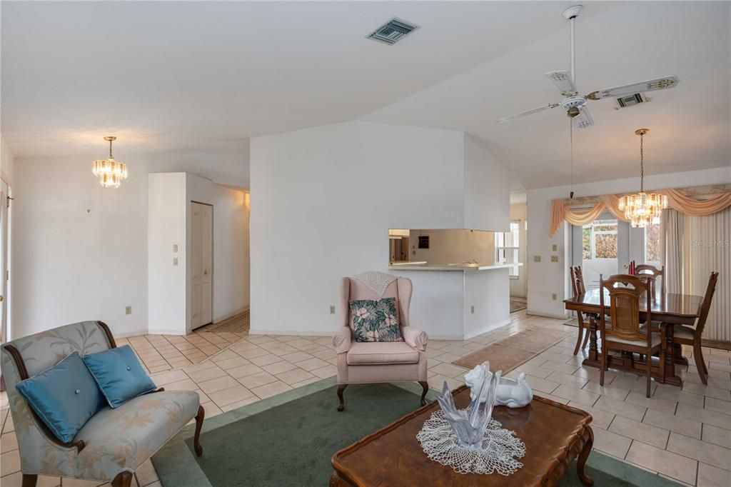 Activo con contrato: $350,000 (3 camas, 2 baños, 2050 Pies cuadrados)