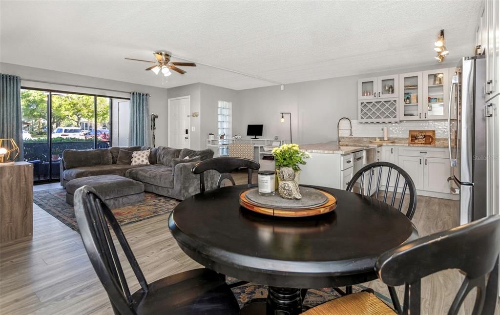 Active With Contract: $215,000 (2 beds, 2 baths, 1070 Square Feet)
