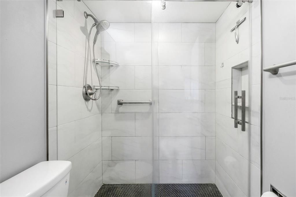 Active With Contract: $215,000 (2 beds, 2 baths, 1070 Square Feet)