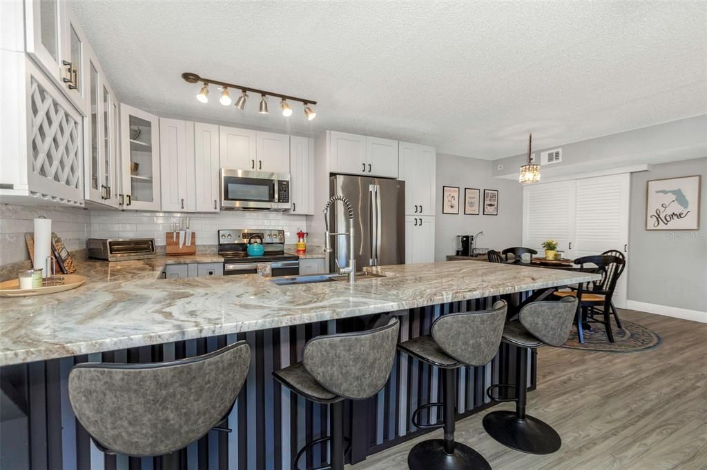 Active With Contract: $215,000 (2 beds, 2 baths, 1070 Square Feet)