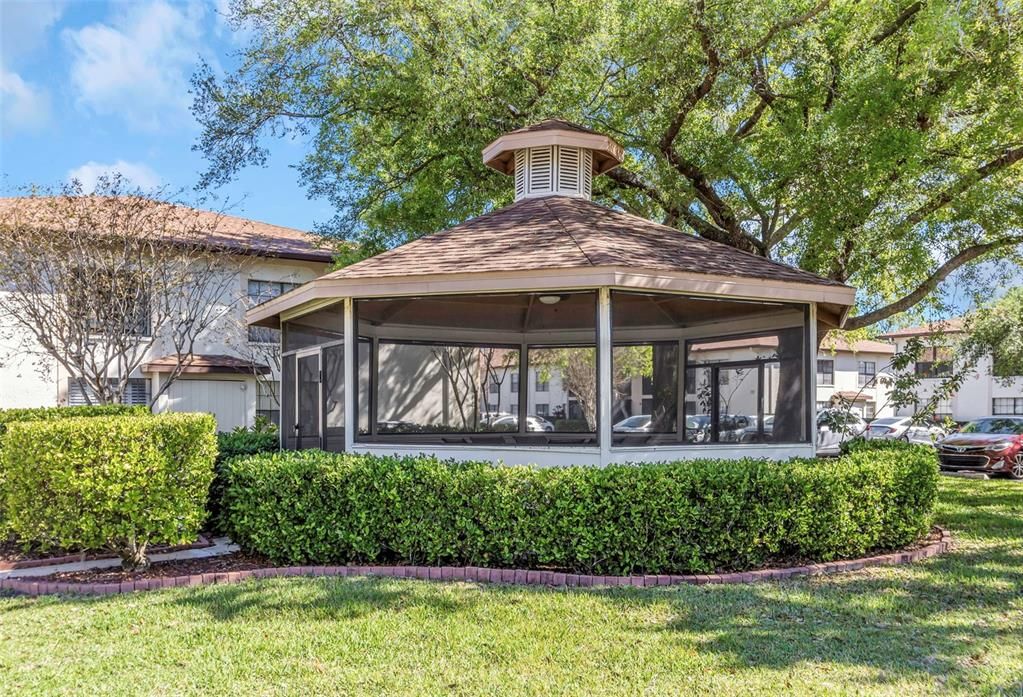 Active With Contract: $215,000 (2 beds, 2 baths, 1070 Square Feet)