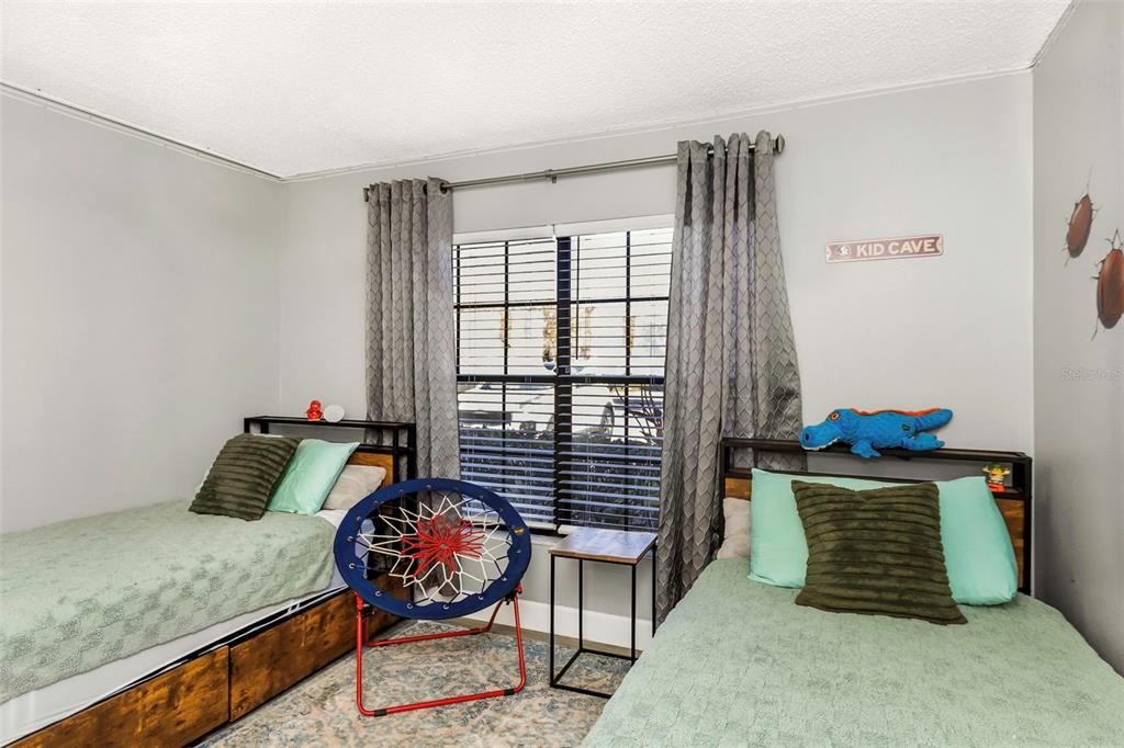 Active With Contract: $215,000 (2 beds, 2 baths, 1070 Square Feet)