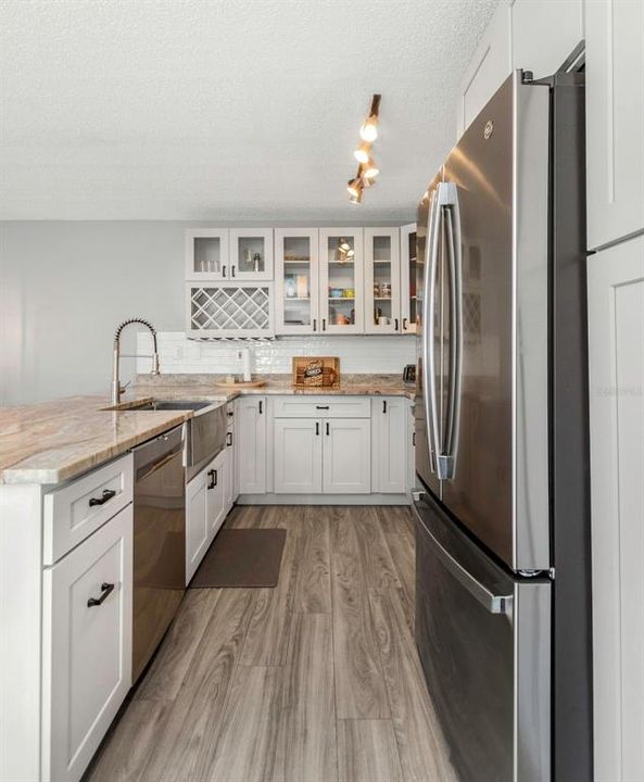 Active With Contract: $215,000 (2 beds, 2 baths, 1070 Square Feet)