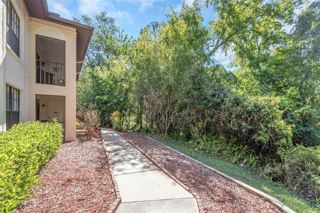 Active With Contract: $215,000 (2 beds, 2 baths, 1070 Square Feet)