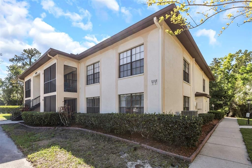 Active With Contract: $215,000 (2 beds, 2 baths, 1070 Square Feet)