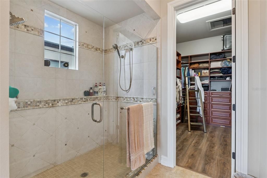 En Venta: $1,100,000 (4 camas, 3 baños, 3732 Pies cuadrados)