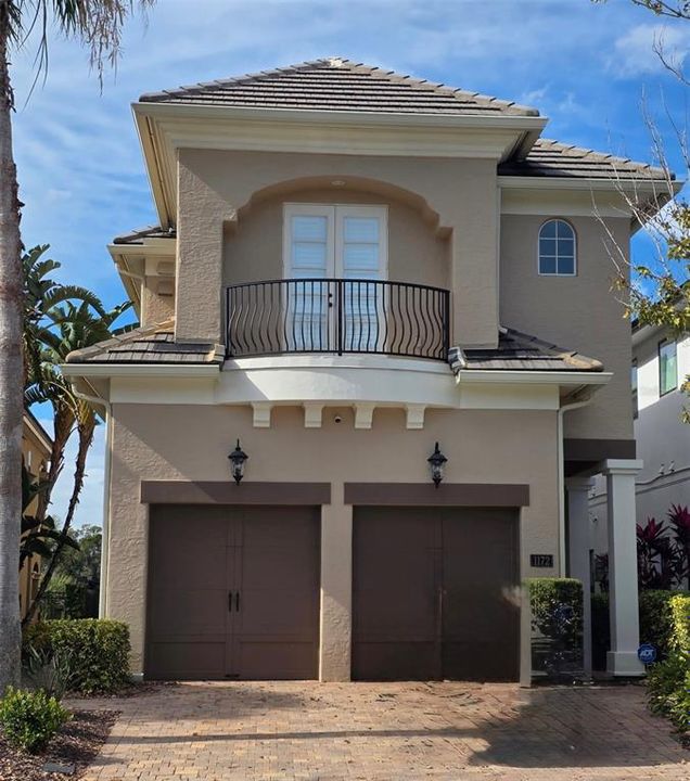 En Venta: $1,100,000 (4 camas, 3 baños, 3732 Pies cuadrados)