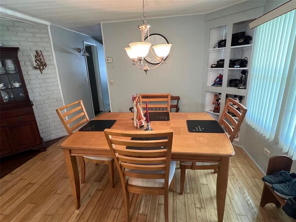 Под контрактом: $125,000 (2 спален, 2 ванн, 1224 Квадратных фут)