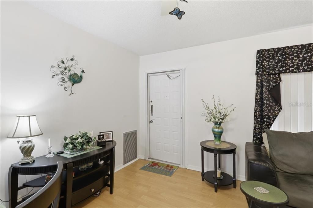Activo con contrato: $145,900 (2 camas, 2 baños, 885 Pies cuadrados)