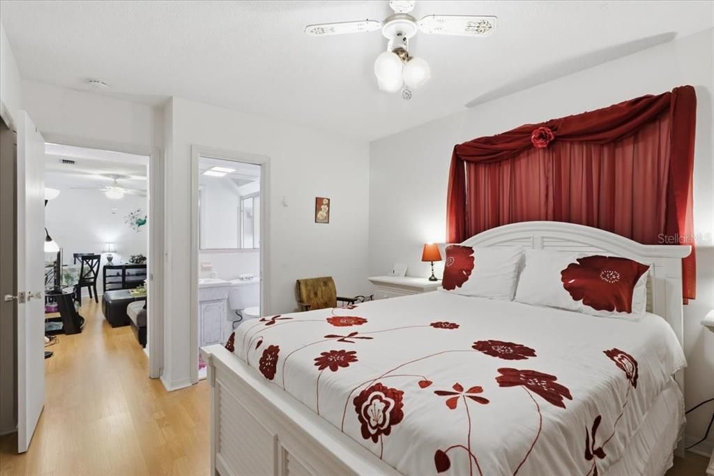 Activo con contrato: $145,900 (2 camas, 2 baños, 885 Pies cuadrados)