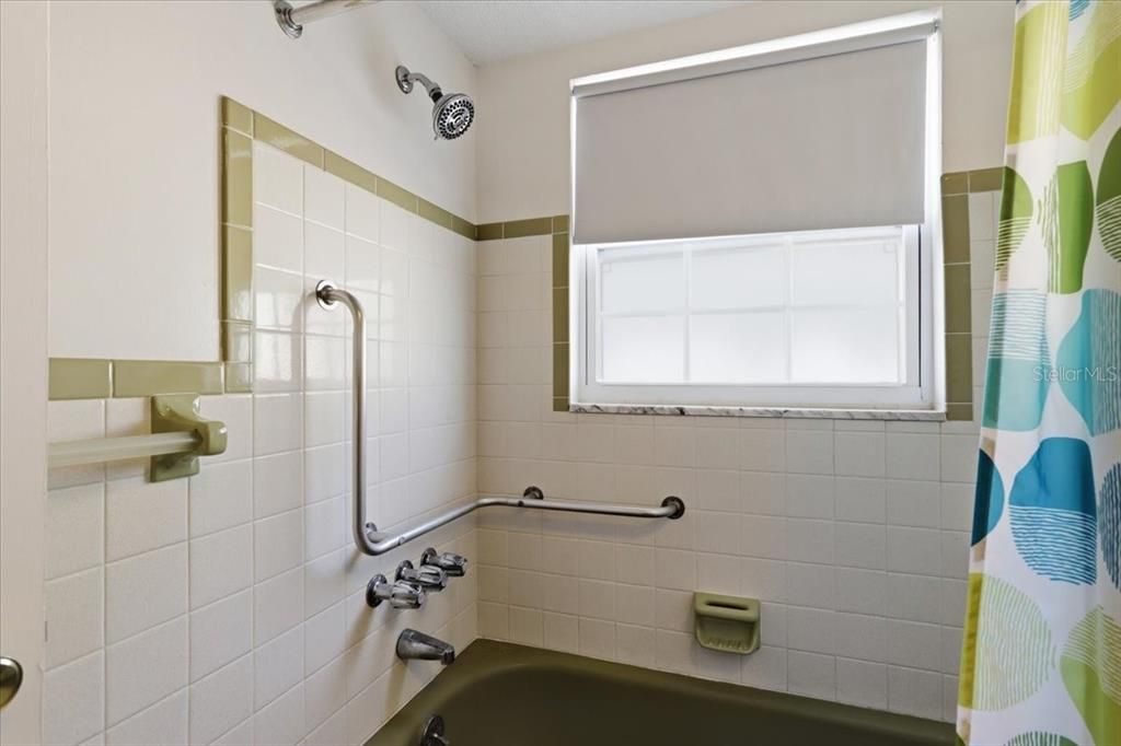 Activo con contrato: $145,900 (2 camas, 2 baños, 885 Pies cuadrados)