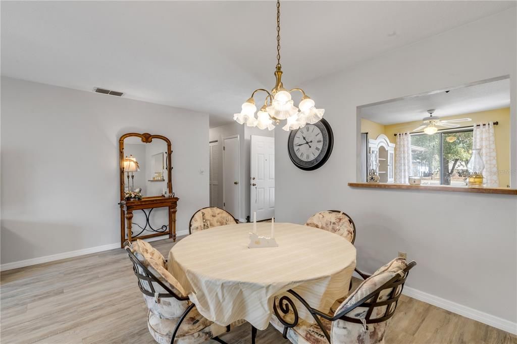 На продажу: $269,000 (2 спален, 2 ванн, 1502 Квадратных фут)