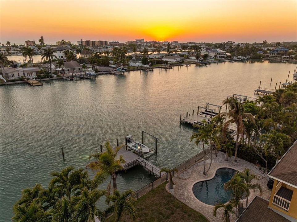 На продажу: $1,549,999 (4 спален, 3 ванн, 2711 Квадратных фут)