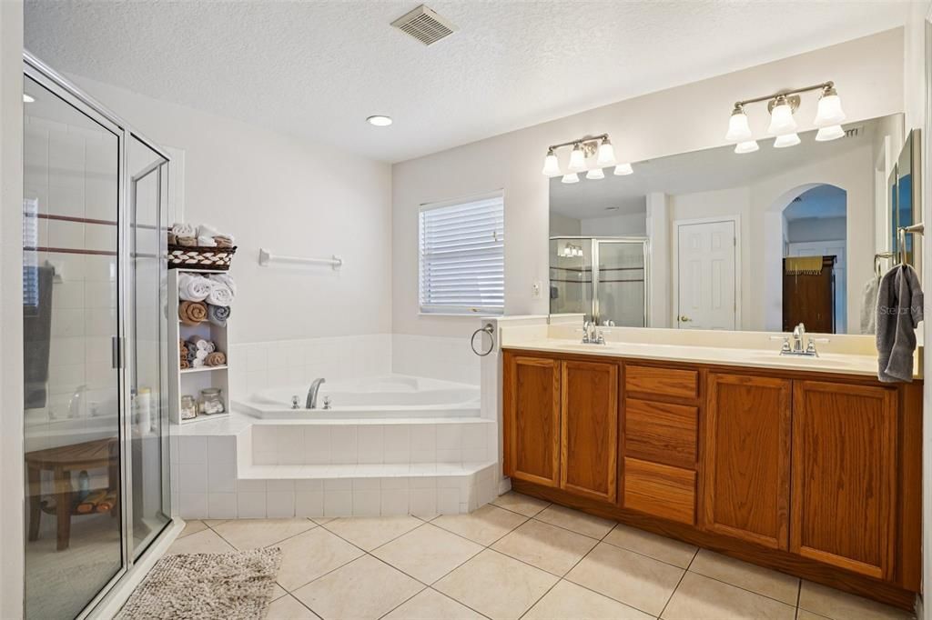 For Sale: $450,000 (3 beds, 2 baths, 1746 Square Feet)