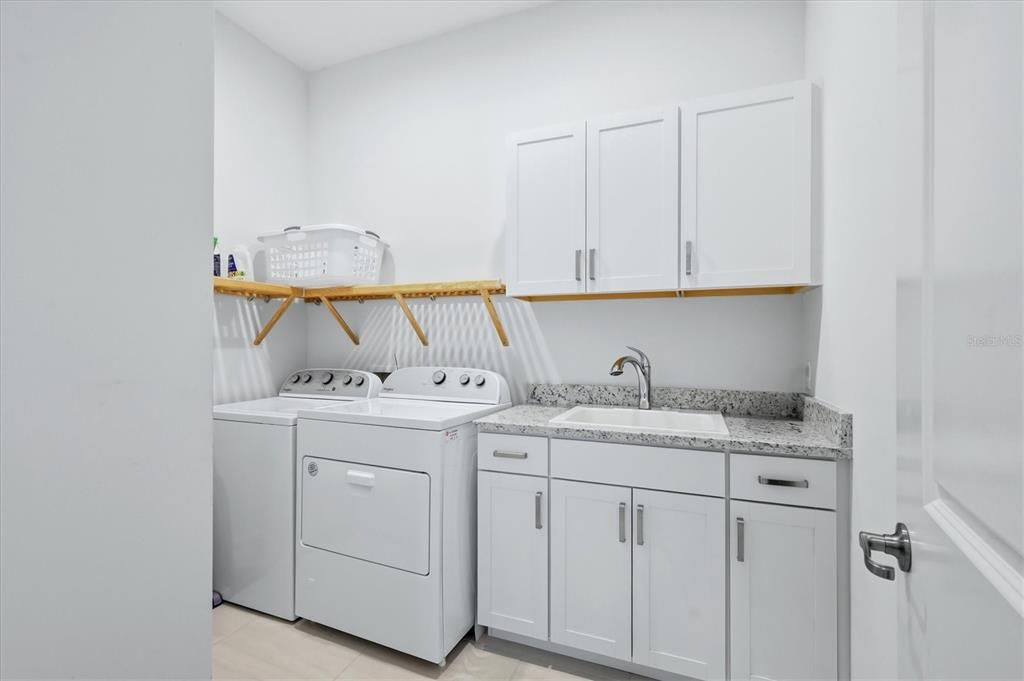 Activo con contrato: $2,695,000 (4 camas, 4 baños, 3600 Pies cuadrados)