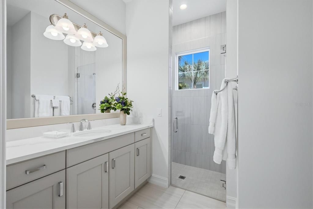 Activo con contrato: $2,695,000 (4 camas, 4 baños, 3600 Pies cuadrados)