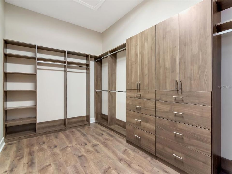 Под контрактом: $750,000 (3 спален, 3 ванн, 3036 Квадратных фут)