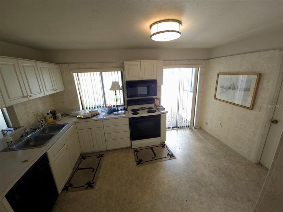Active With Contract: $149,999 (2 beds, 2 baths, 1772 Square Feet)