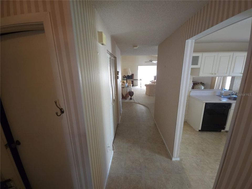 Active With Contract: $149,999 (2 beds, 2 baths, 1772 Square Feet)