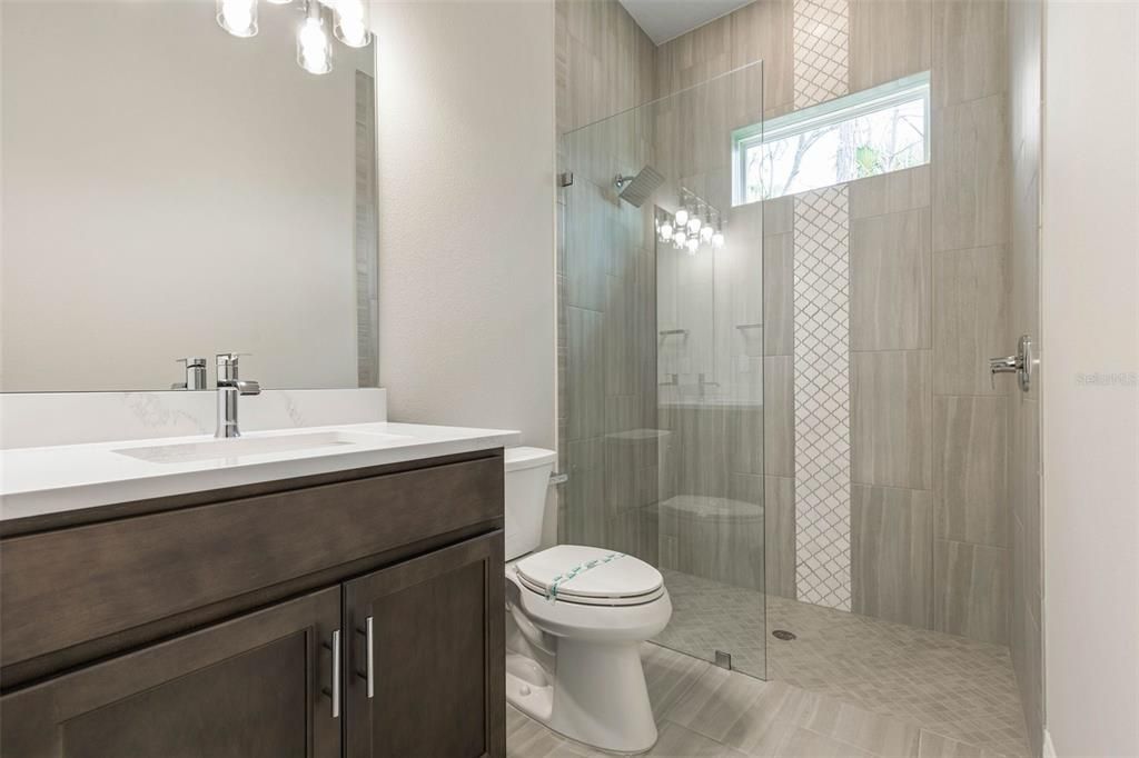 En Venta: $799,900 (3 camas, 3 baños, 2543 Pies cuadrados)