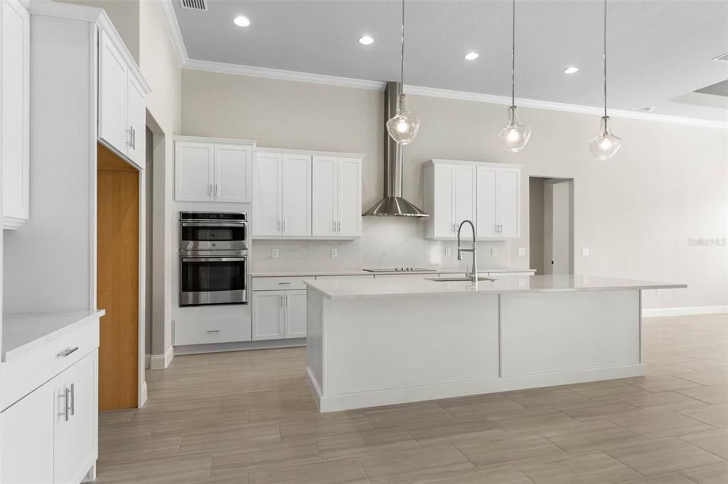 En Venta: $799,900 (3 camas, 3 baños, 2543 Pies cuadrados)