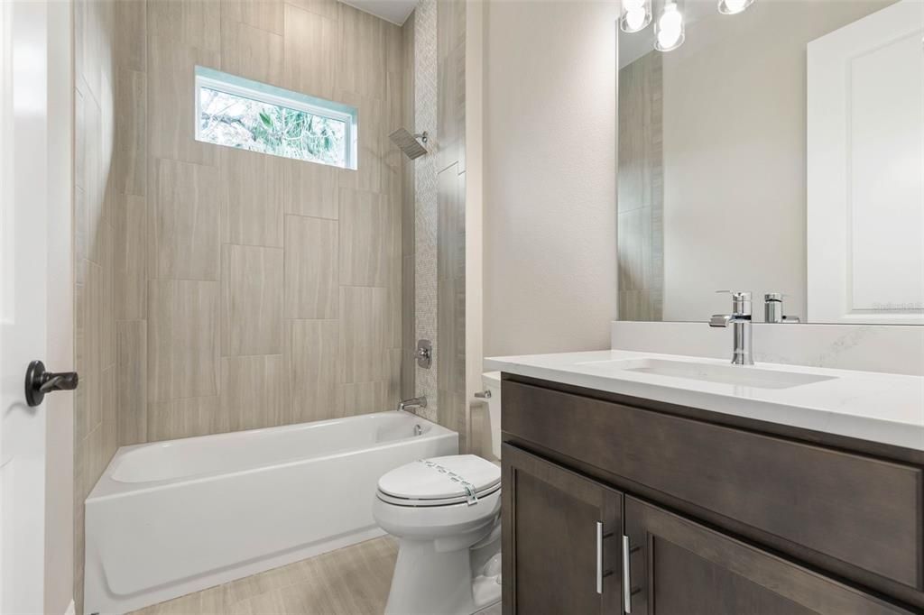 En Venta: $799,900 (3 camas, 3 baños, 2543 Pies cuadrados)