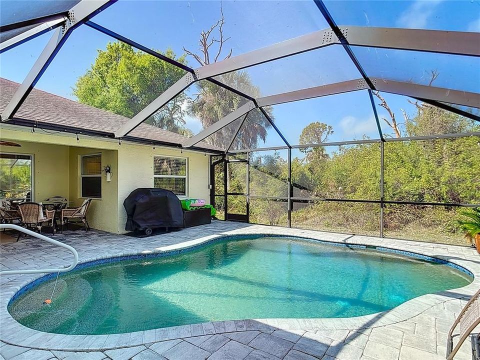 Active With Contract: $349,900 (3 beds, 2 baths, 1598 Square Feet)