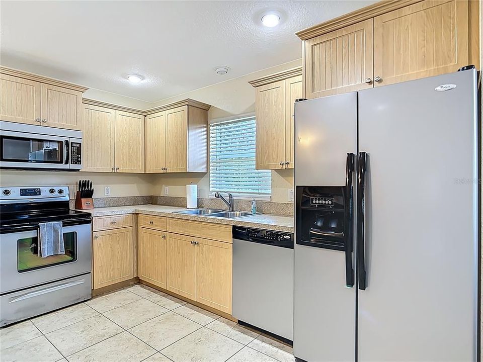 Active With Contract: $349,900 (3 beds, 2 baths, 1598 Square Feet)