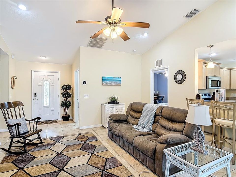 Active With Contract: $349,900 (3 beds, 2 baths, 1598 Square Feet)