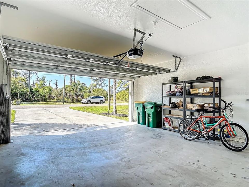 Active With Contract: $349,900 (3 beds, 2 baths, 1598 Square Feet)