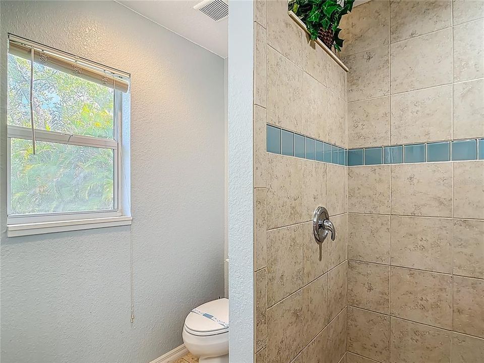 Active With Contract: $349,900 (3 beds, 2 baths, 1598 Square Feet)