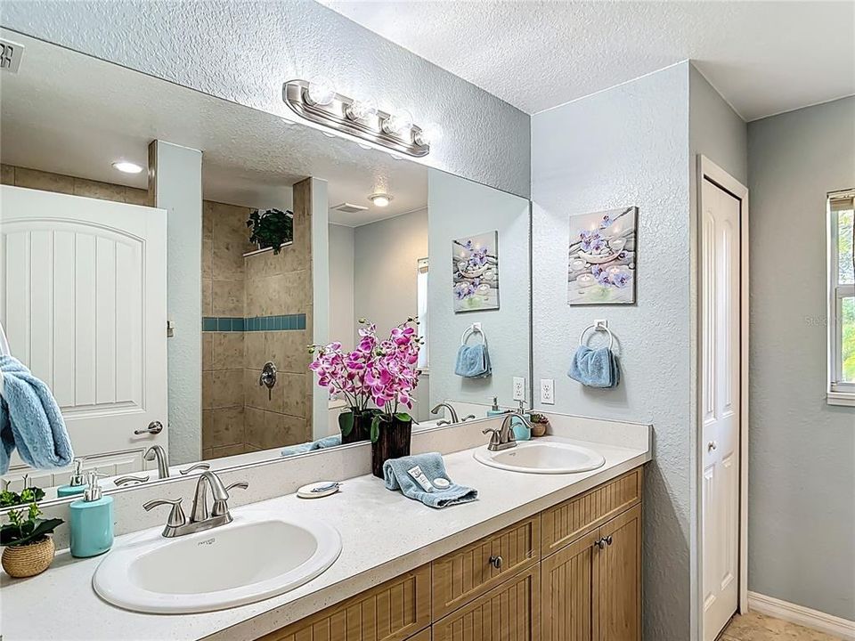 Active With Contract: $349,900 (3 beds, 2 baths, 1598 Square Feet)