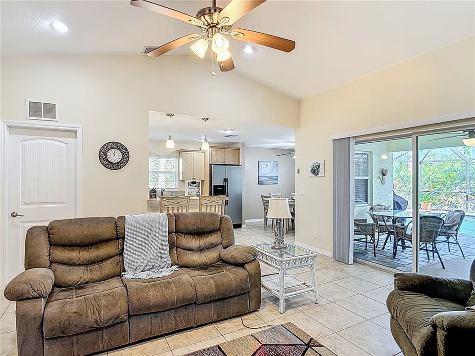 Active With Contract: $349,900 (3 beds, 2 baths, 1598 Square Feet)
