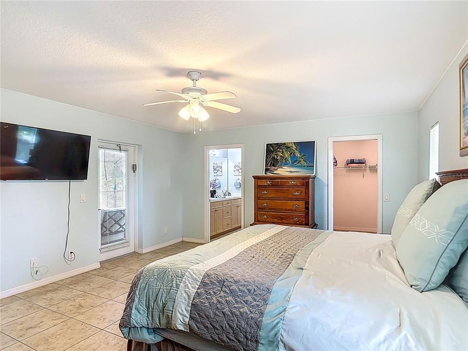Active With Contract: $349,900 (3 beds, 2 baths, 1598 Square Feet)