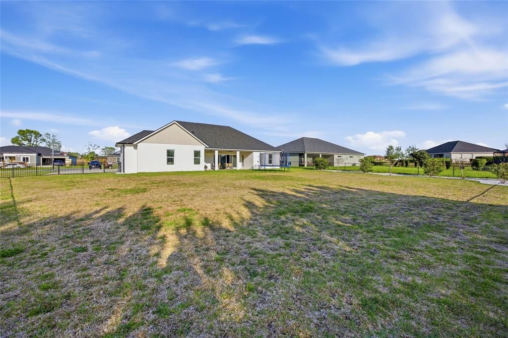Activo con contrato: $695,000 (4 camas, 3 baños, 2880 Pies cuadrados)