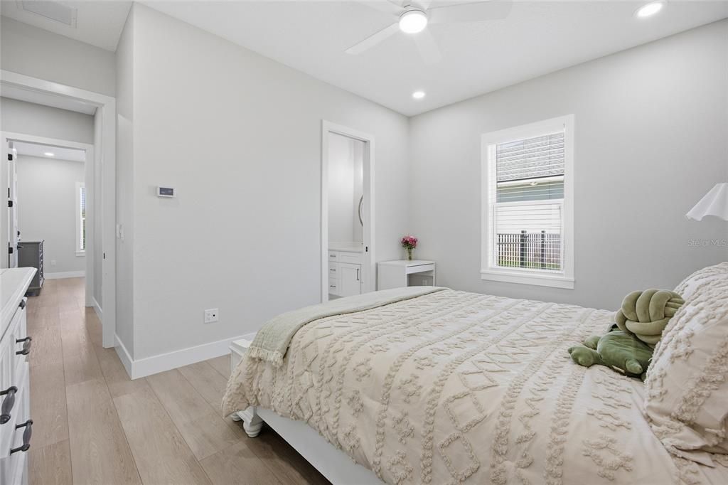 Activo con contrato: $695,000 (4 camas, 3 baños, 2880 Pies cuadrados)