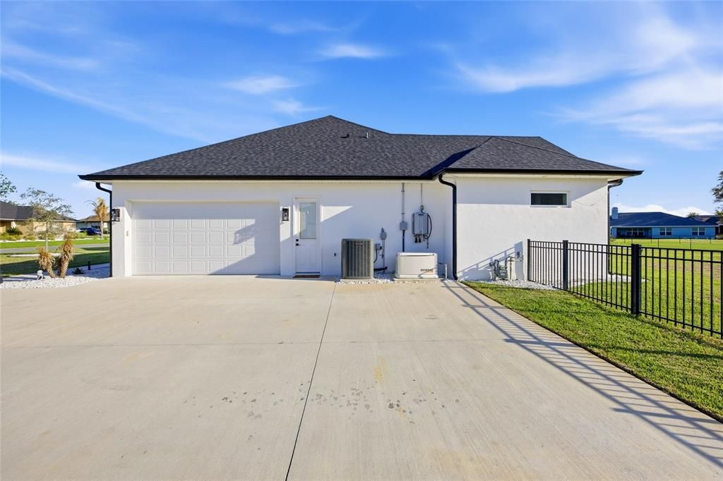 Activo con contrato: $695,000 (4 camas, 3 baños, 2880 Pies cuadrados)