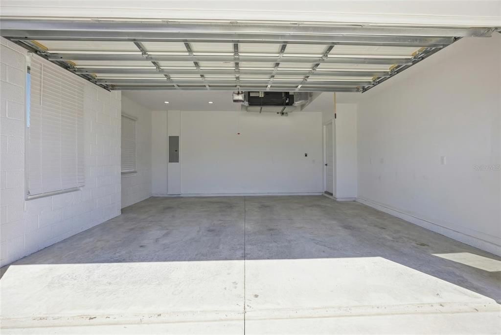 Activo con contrato: $695,000 (4 camas, 3 baños, 2880 Pies cuadrados)