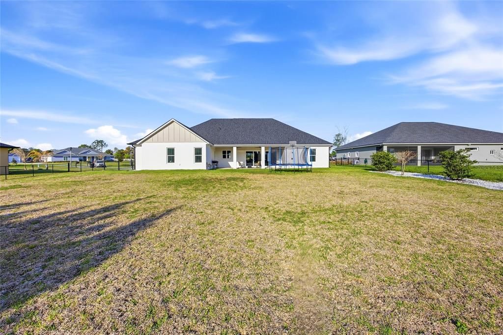 Activo con contrato: $695,000 (4 camas, 3 baños, 2880 Pies cuadrados)
