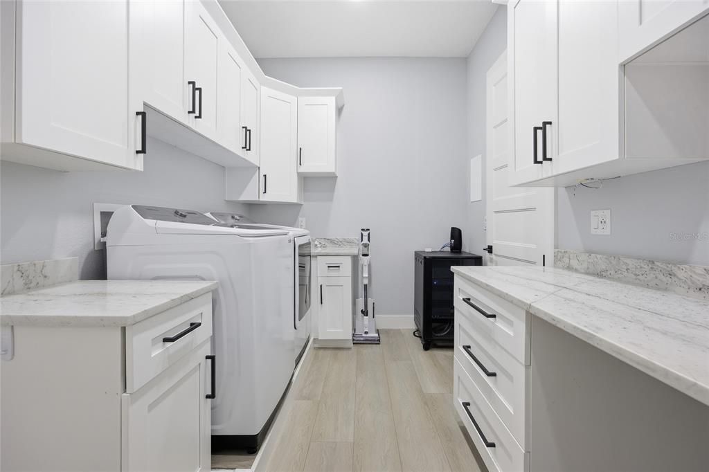 Activo con contrato: $695,000 (4 camas, 3 baños, 2880 Pies cuadrados)