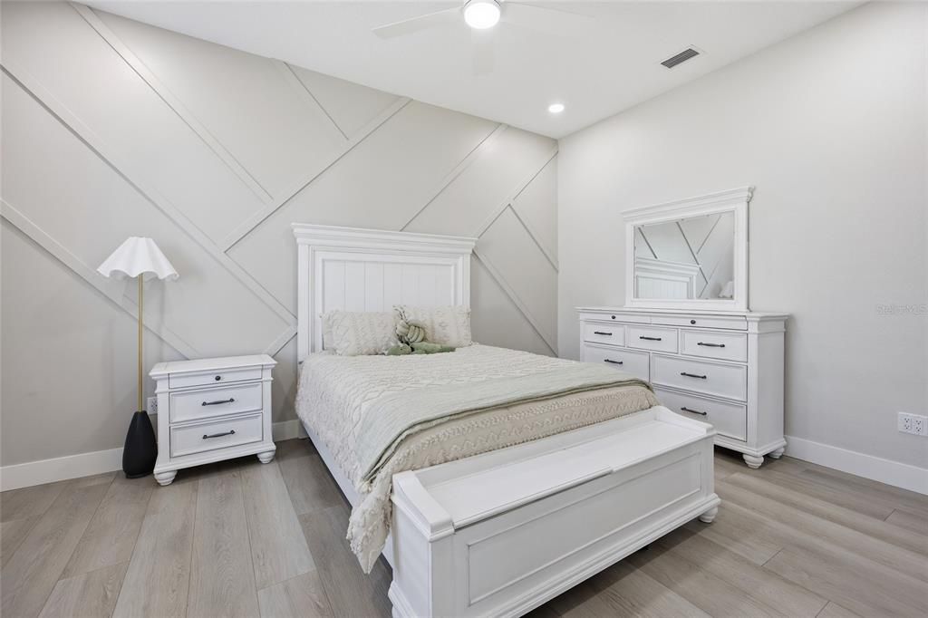 Activo con contrato: $695,000 (4 camas, 3 baños, 2880 Pies cuadrados)